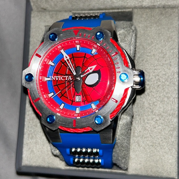 Marvel Spiderman Limited Edition Invicta Watch - Picture 5 of 11